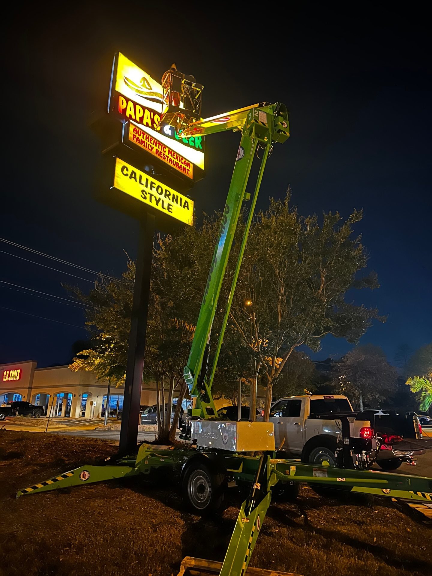 Illuminated Pylon Sign — Los Angeles, CA